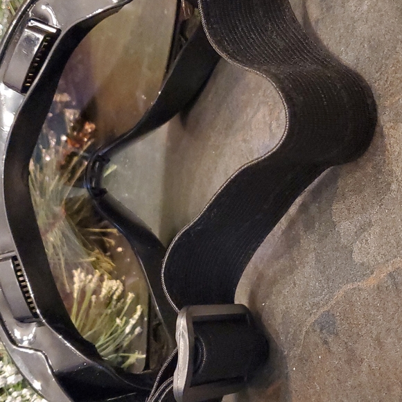 Ski & Riding Goggles - Picture 4 of 5